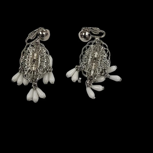 VINTAGE SILVER TONE ART DECO STYLE CHANDELIER CLIP-ON EARRINGS - Picture 2 of 2
